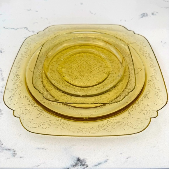 Federal Amber Depression Glass Plates~1 Lg 1 Sm - Picture 5 of 8